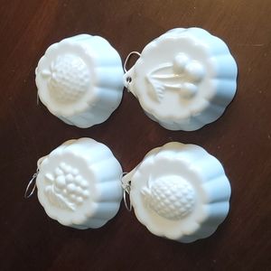 Small white ceramic bowls/mold/ramekin with fruit design